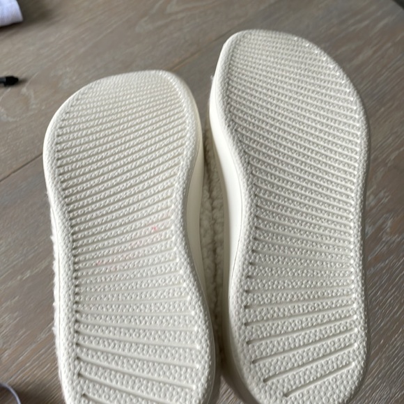 All birds slip on shoes, size 9, new - Picture 6 of 6